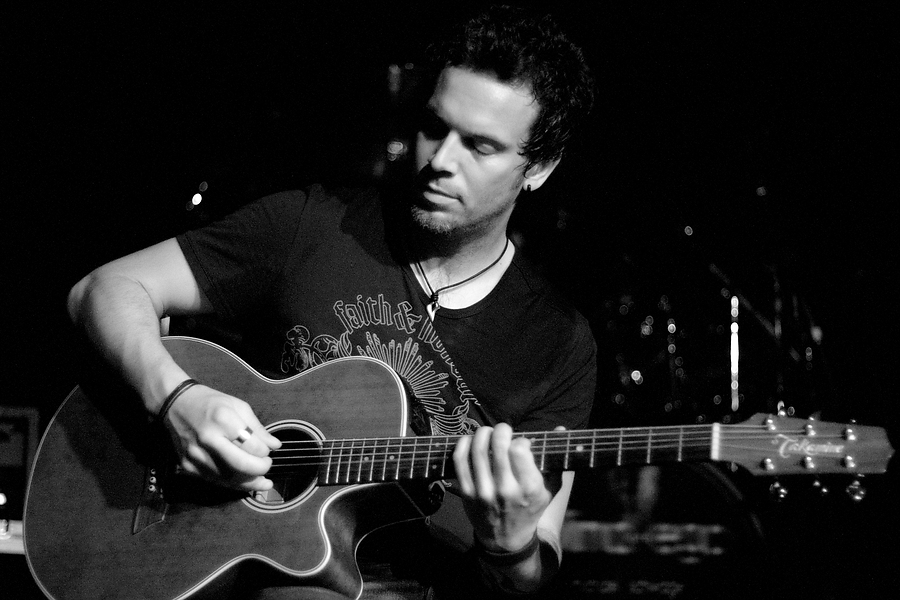 Kalle Wallner, Guitar, Acoustic, B&W, Blind Ego, Das Rind, Rüsselsheim