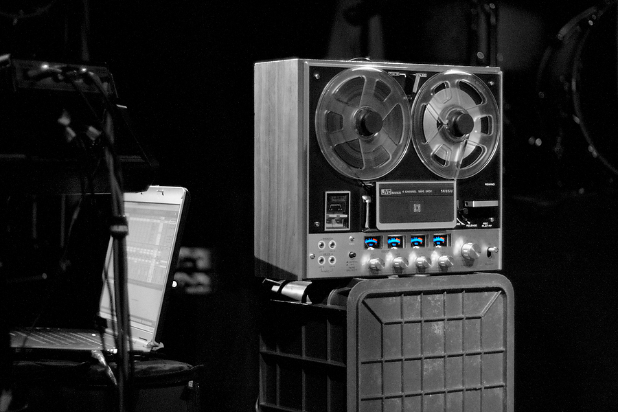 Tapemachine, B&W, Selective Color, Florian Ostertag, Die Röhre, Stuttgart