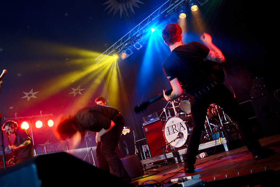 Andreas Rosczyk, Tobias Hoffmann, Alexander Fromm, Steve Hartmann, Stage, Guitar, Drums, Red, Yellow, Blue, Motion Blur, Ira, Herzenbad, Radolfzell