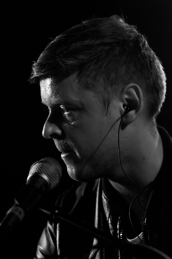 Jon Courtney, B&W, Pure Reason Revolution, Wedgewood Rooms, Portsmouth